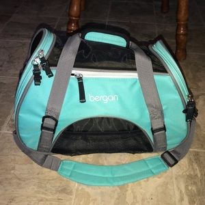 Teal Bergan pet carrier